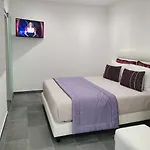 Ricky House Big Waves נאזרה